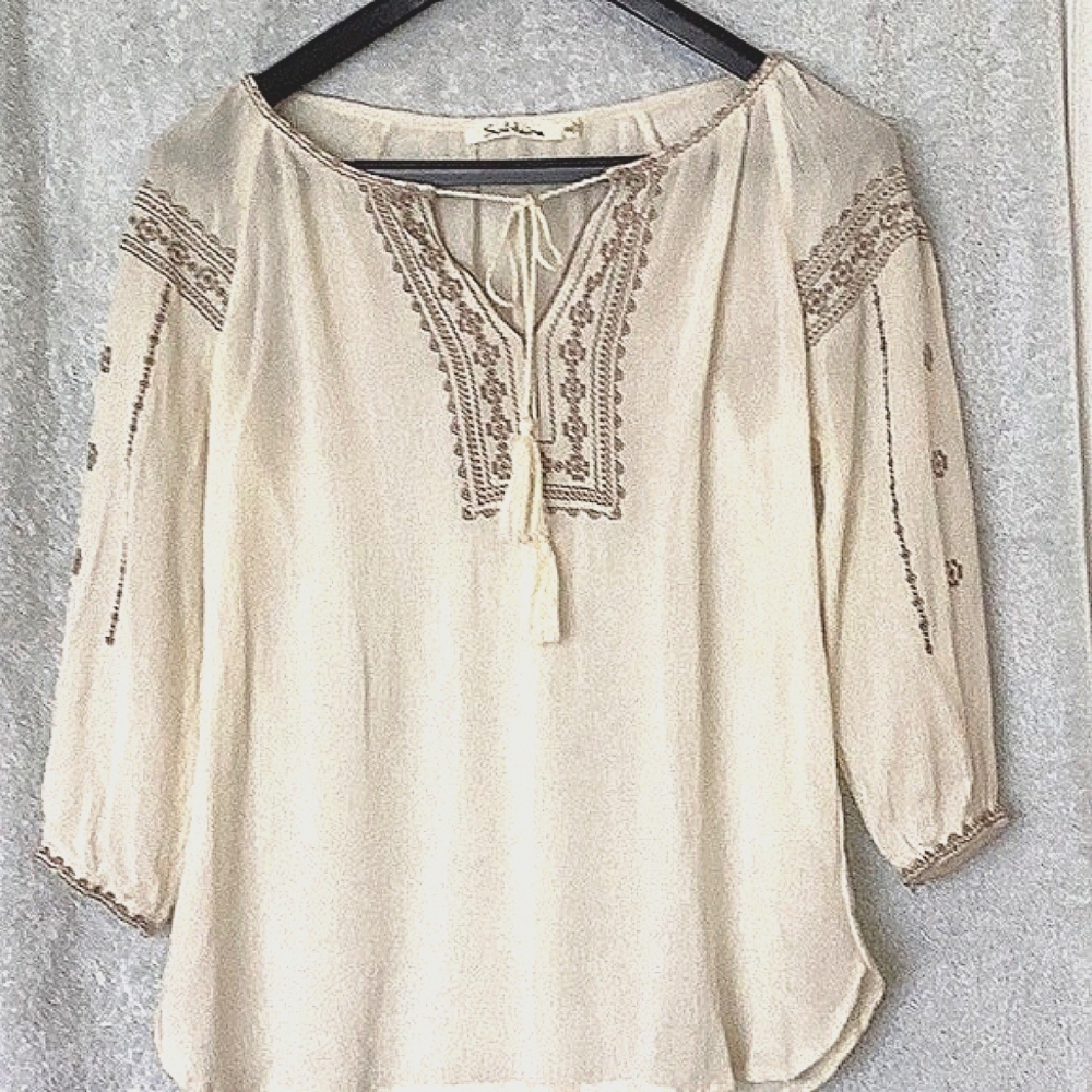 Solitaire Embroidery Top Ivory